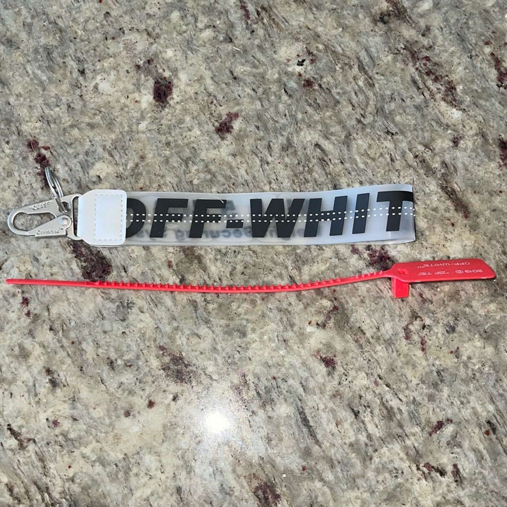 OFF-WHITE keychain